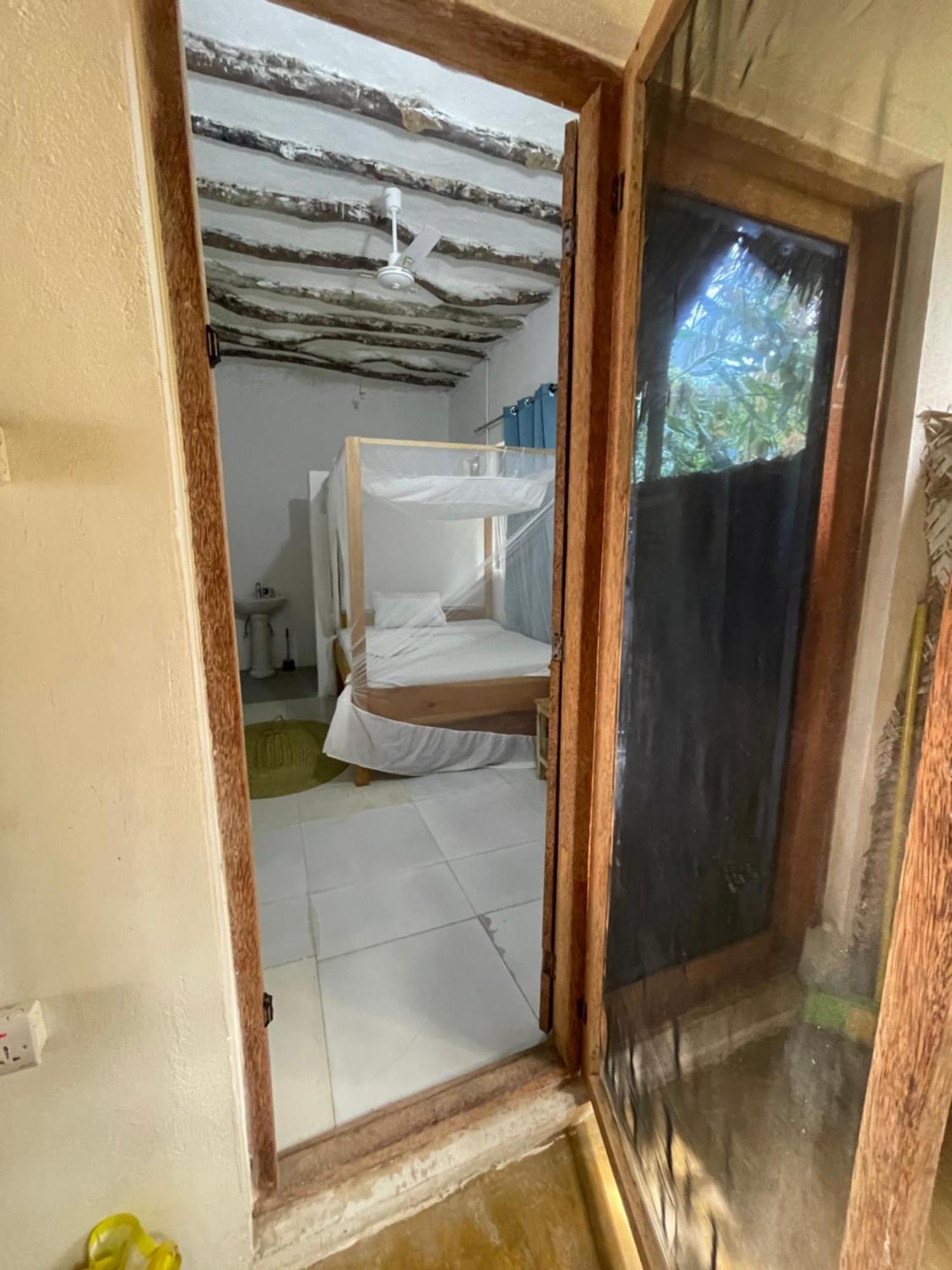 Zanzibar Escape 1&2 *